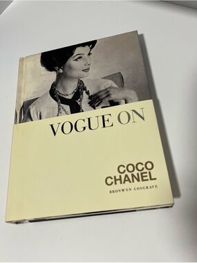 Vogue On: Coco Chanel Book
